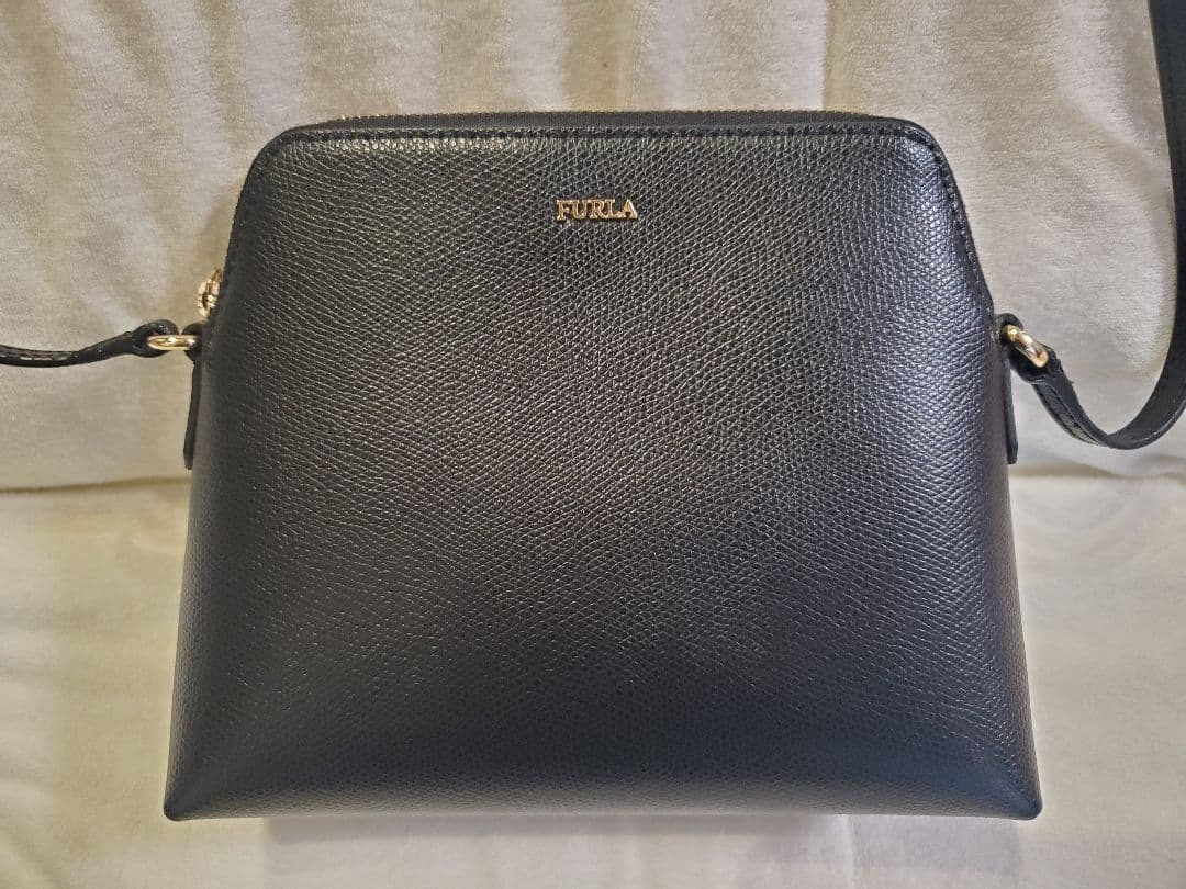 FURLA　ショルダーバッグ　黒