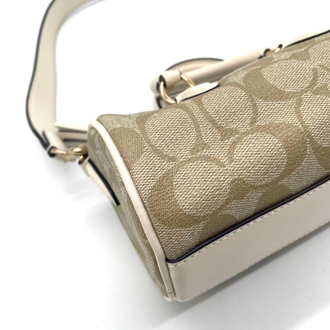 【未使用級】コーチ　2way バッグ　シグネチャー　PVC ホワイト　CK689