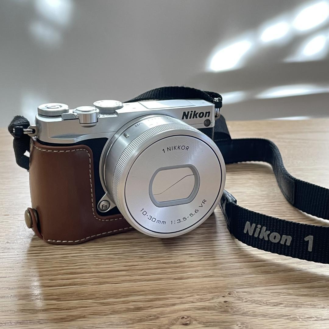 NIKON 1 J5 ダブルレンズキット+望遠ズーム+レザージャケット+おまけ付
