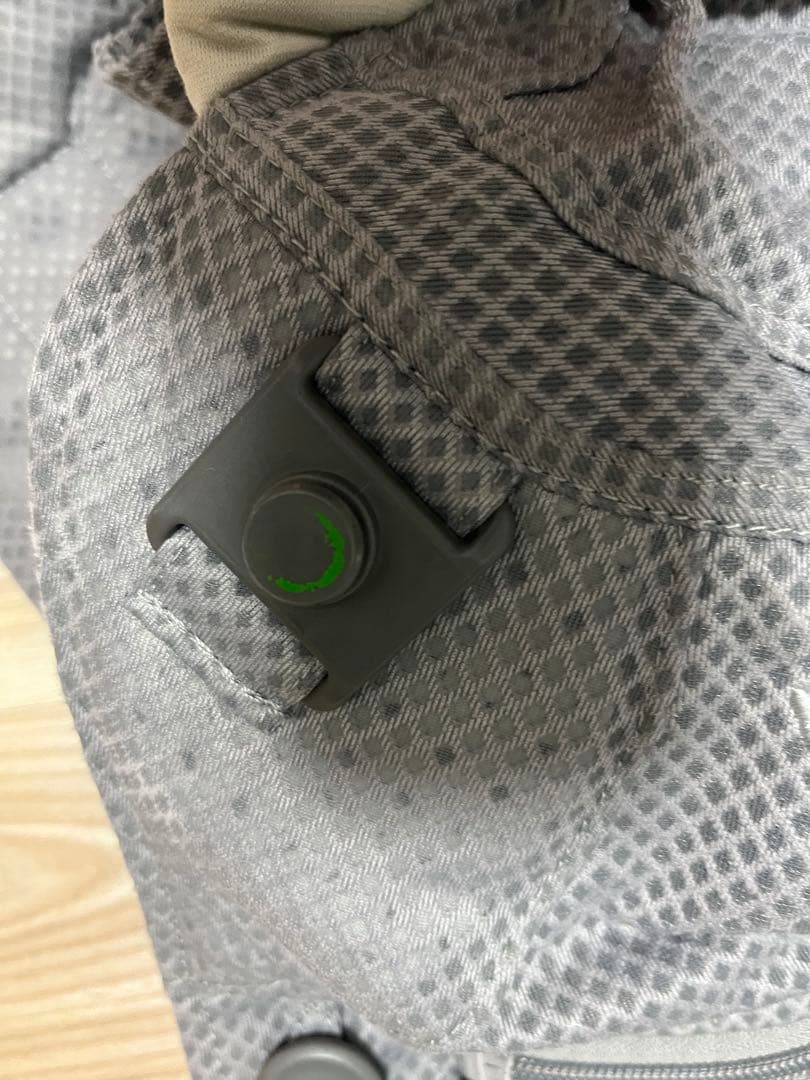 nuna 抱っこひも グレー メッシュ