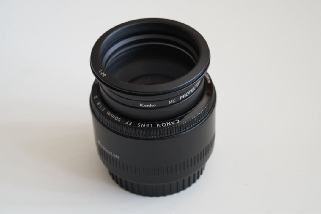 Canon EF 50mm f/1.8 レンズ（おまけ付き）