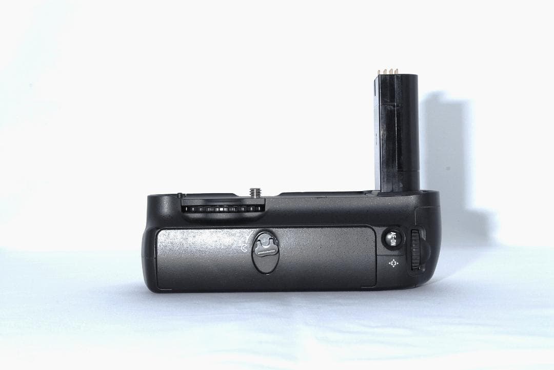 ★Nikon MB-D200 MULTI POWER BATTERY PACK