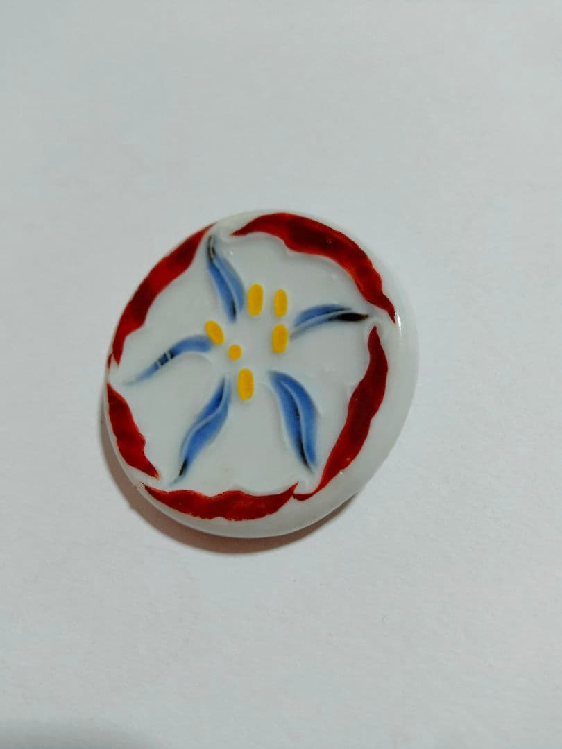 富本憲吉 作　朝鮮朝顔の花バッジ 磁器 特注品 第十六回　日本医学会総会々員章