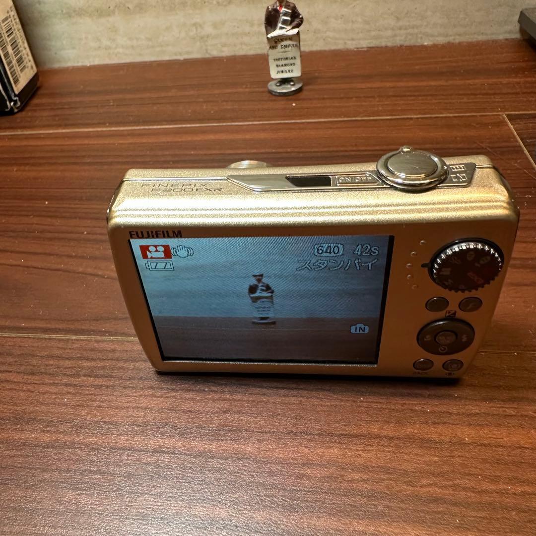 FUJIFILM FinePix F200 EXR デジカメ ほぼ新品 5335