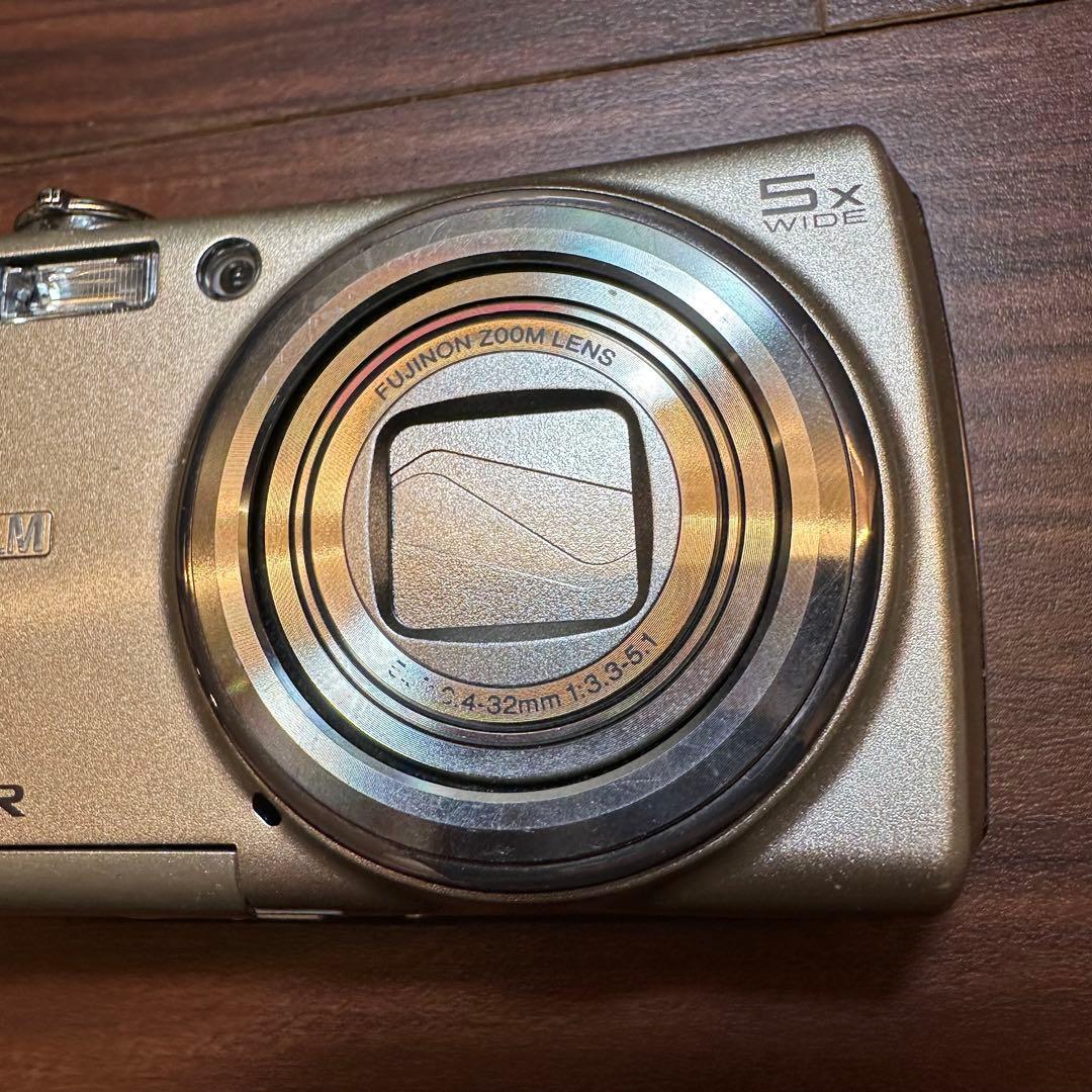 FUJIFILM FinePix F200 EXR デジカメ ほぼ新品 5335