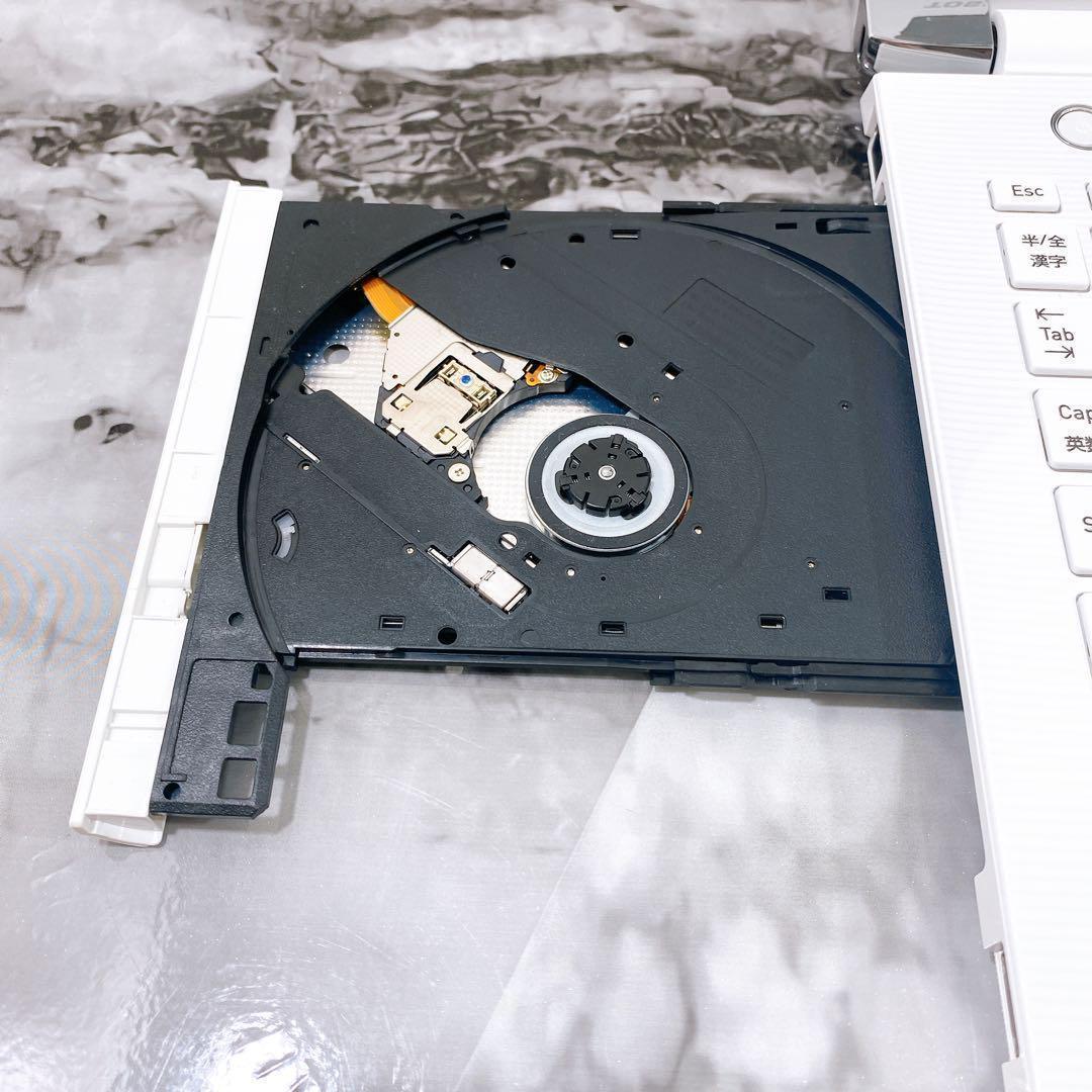 美品✨スノーホワイト✨新品SSD512GB✨カメラ・オフィス付✨ノートパソコン