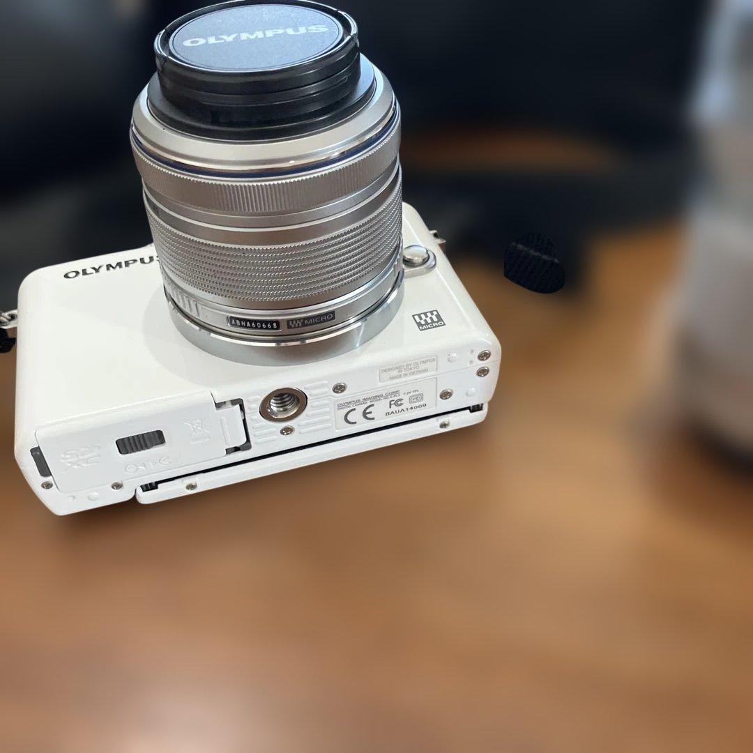 Olympus E-PL3 デジタルカメラ ズームレンズ付き
