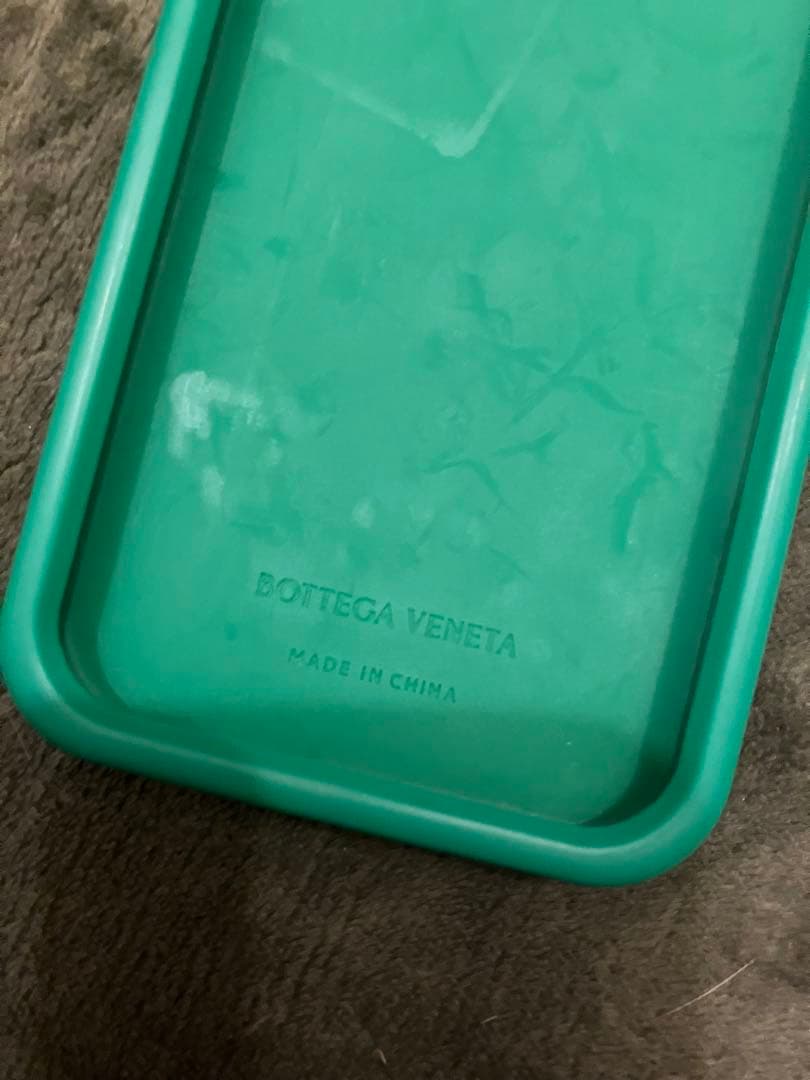 BOTTEGA VENETA グリーン　シリコンケース　16pro