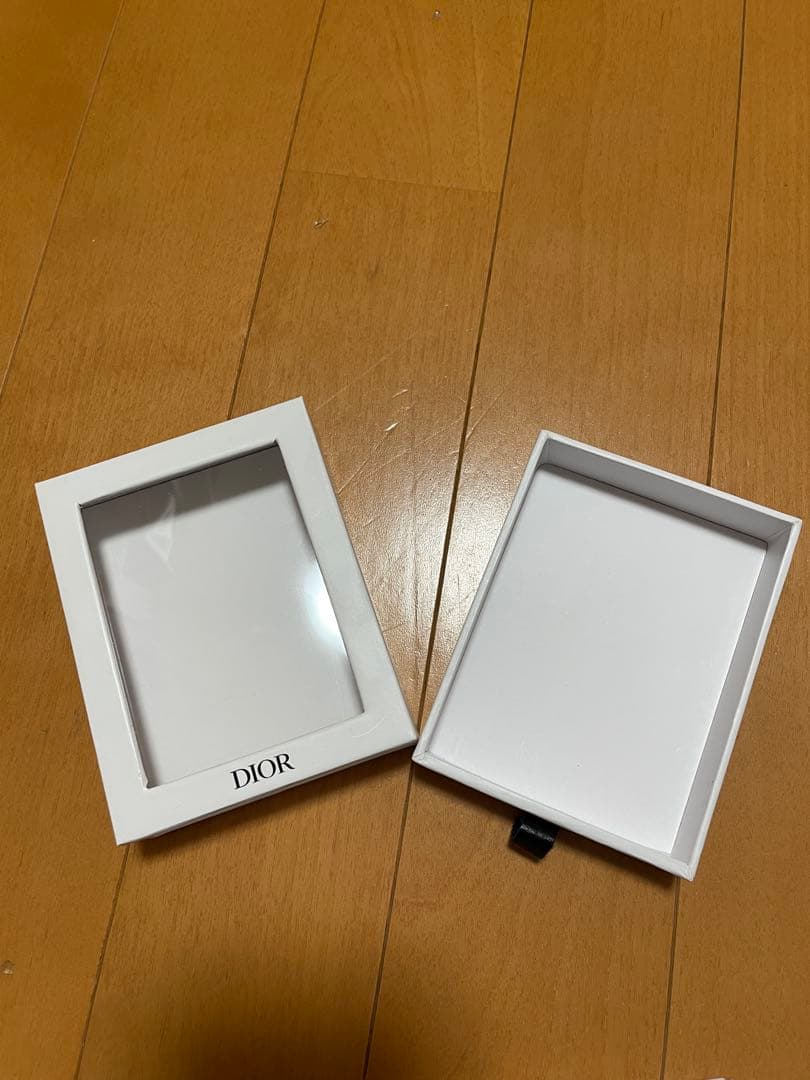 Dior 星型ブローチ 金色