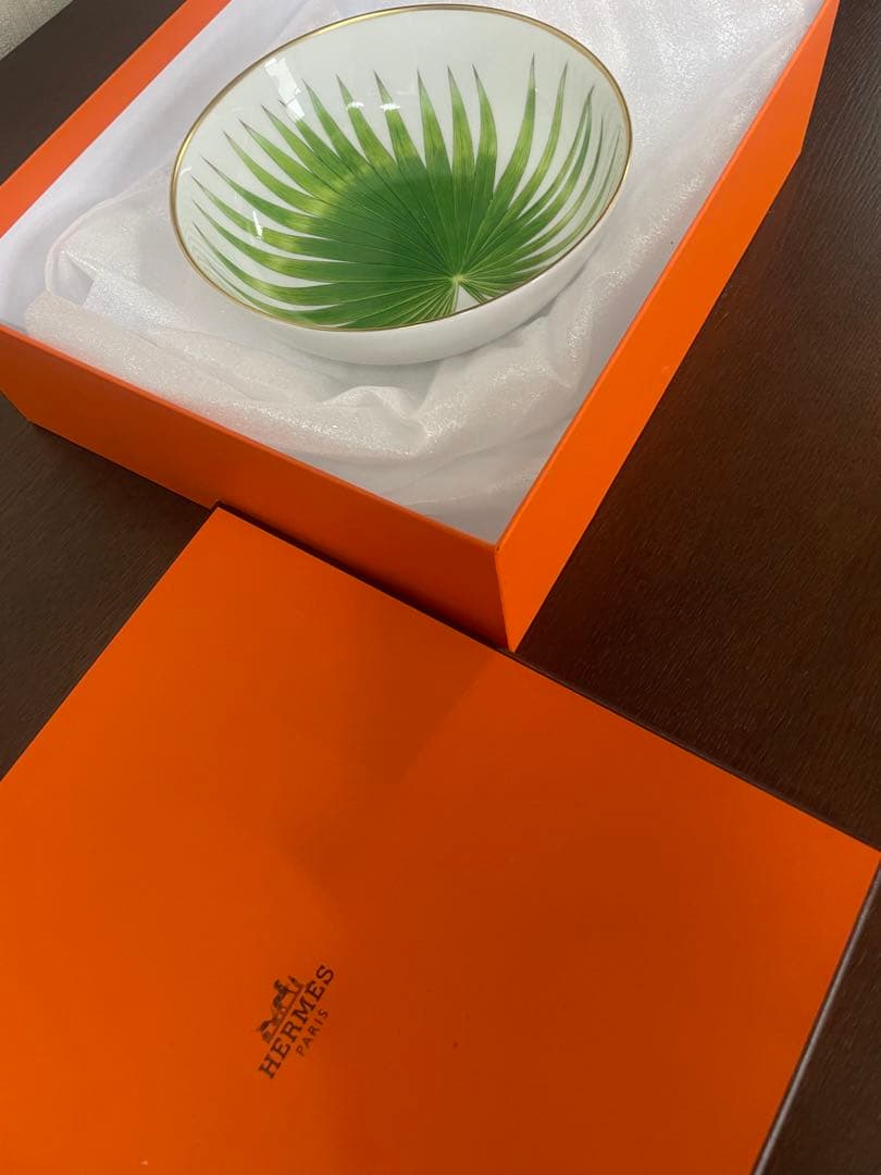 【新品・未使用】Hermès お皿 葉のデザイン