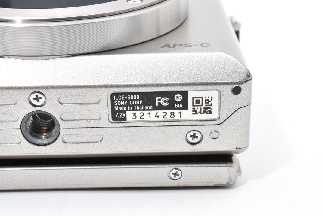 【極美品】ソニー SONY a6000 ダブルズームキット ミラーレス一眼カメラ