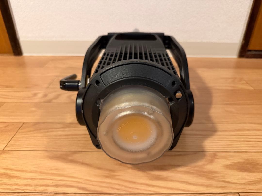 (中古) Aputure LS 600d (ダボ:26パイ) + F10レンズ