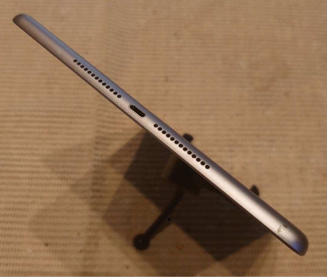 完動品SIMフリーiPad第5世代(A1823)本体32GB送料込0HLJJ