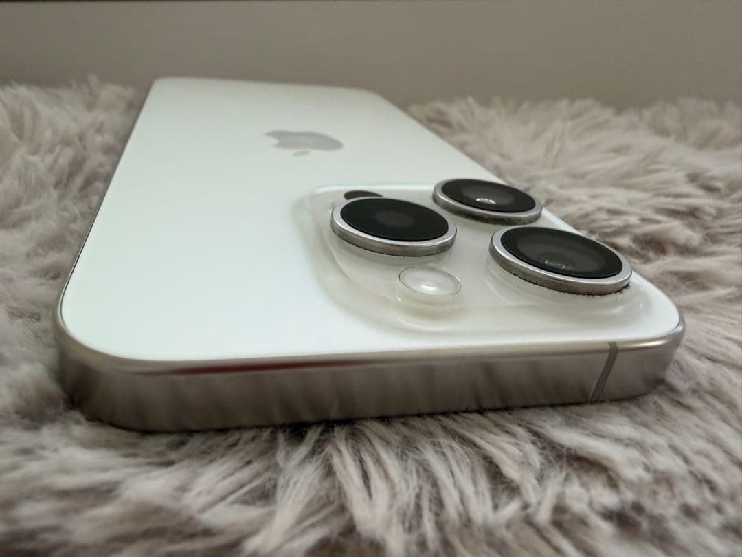 iPhone15Pro 1TB ホワイト◎美品◎zzzでお願いします