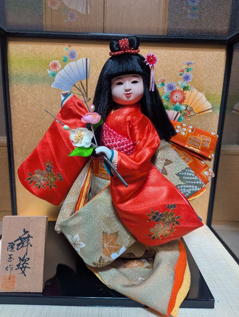 弥生人形 　未使用品　赤と金の着物　ひな祭り