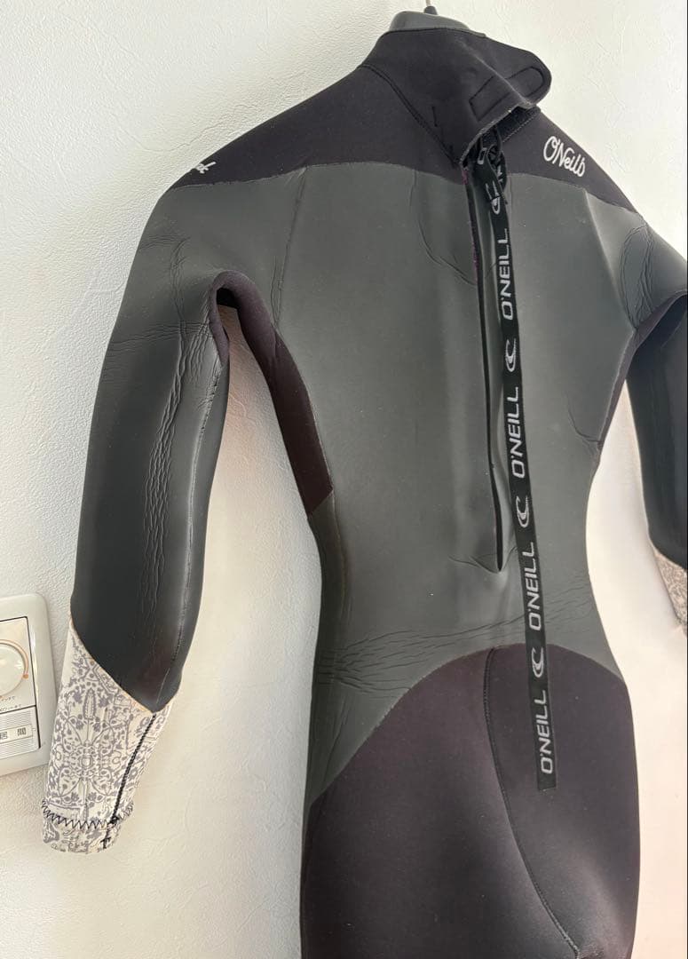 O'NEILL セミドライ バックジップ 5×3 mm MSサイズ