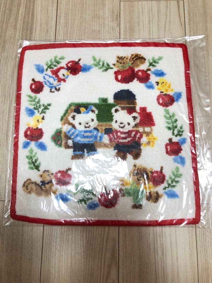 値下げバラ売り不可　新品未使用　ファミリア　シェニール織　タオルハンカチ