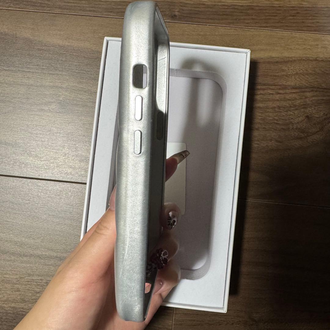 Urban Sophistication シルバー　iPhone15Pro