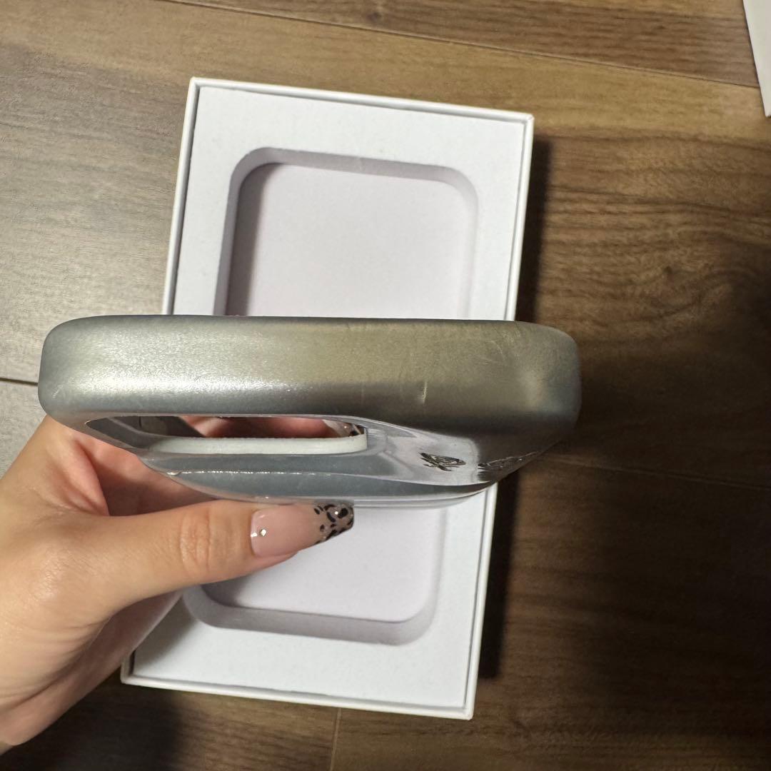 Urban Sophistication シルバー　iPhone15Pro