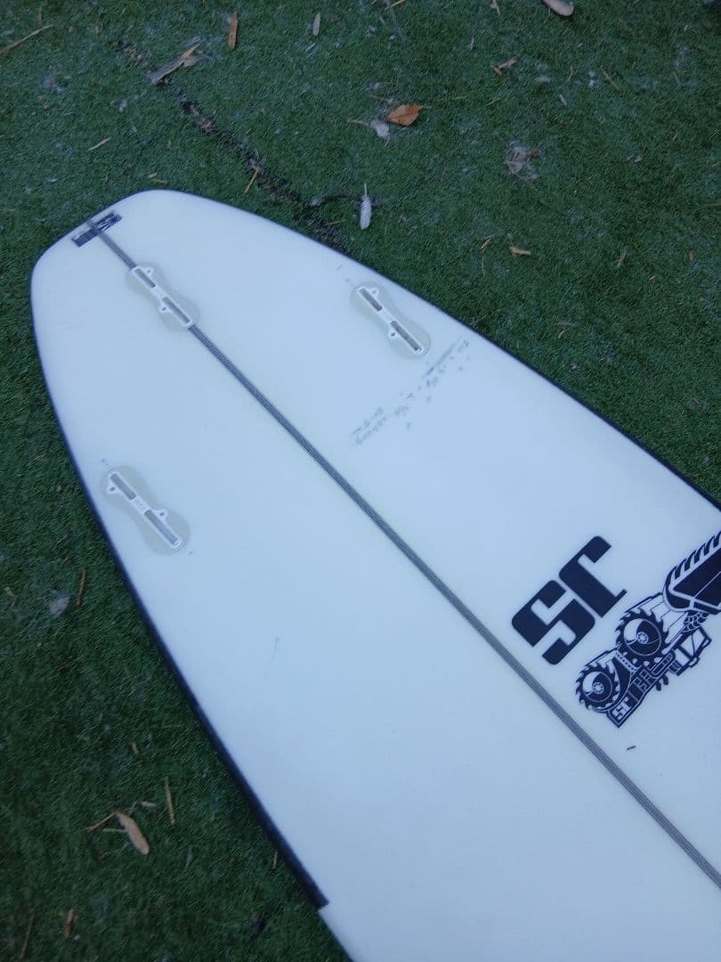 湘南　まだまだ使えます。JSサーフボード　ショートボード　fc2 5’10