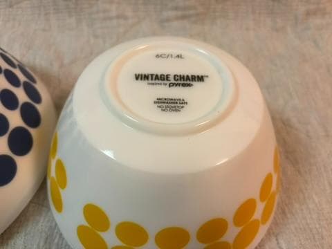 Pyrex Vintage Charm ボウル　２セット