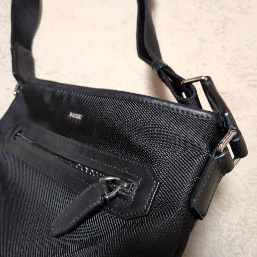 バリー　メンズショルダーバッグ　黒