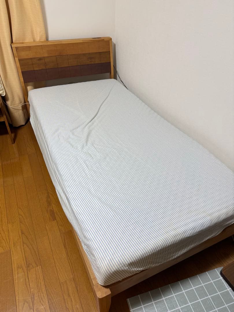 【木製シングルベッドフレーム】コンセント付き