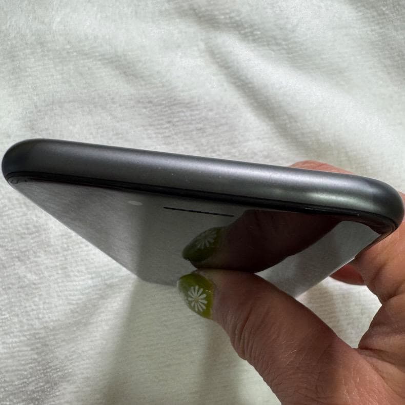 Elégance様 【美品】　Apple iPhone 8 バッテリー100％