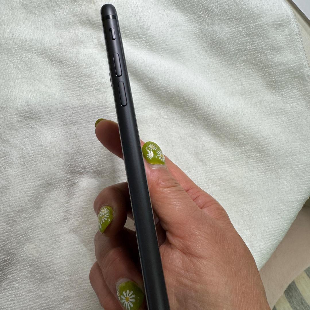 Elégance様 【美品】　Apple iPhone 8 バッテリー100％