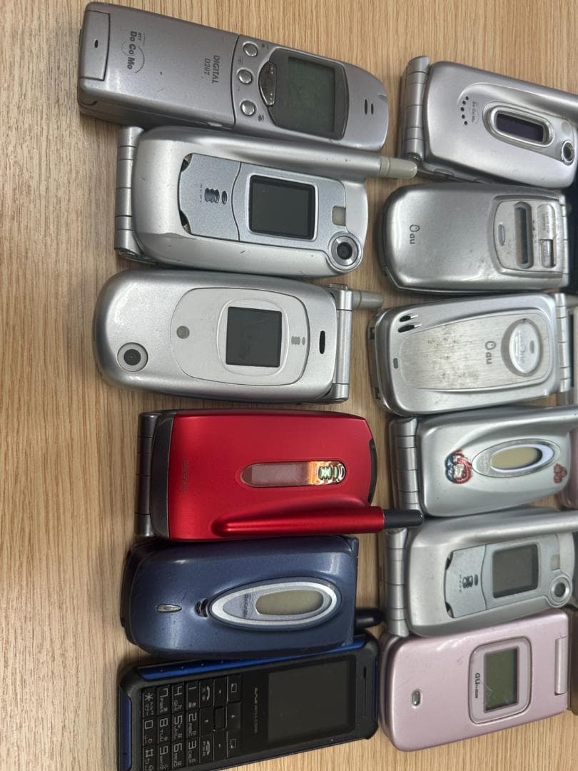 む*！様 折りたたみ式携帯電話23台セット　ガラケーまとめ　ドコモ　au