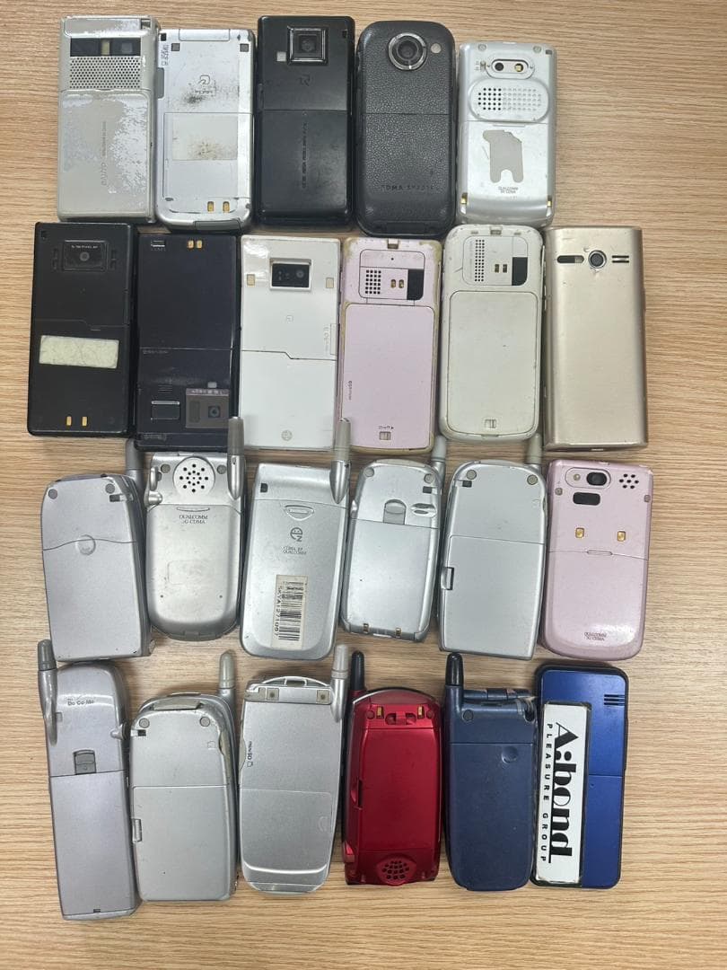む*！様 折りたたみ式携帯電話23台セット　ガラケーまとめ　ドコモ　au