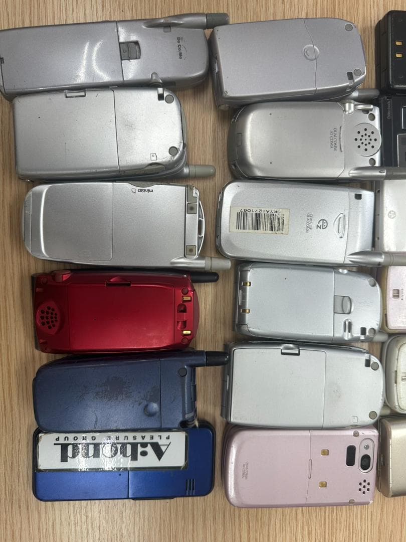 む*！様 折りたたみ式携帯電話23台セット　ガラケーまとめ　ドコモ　au
