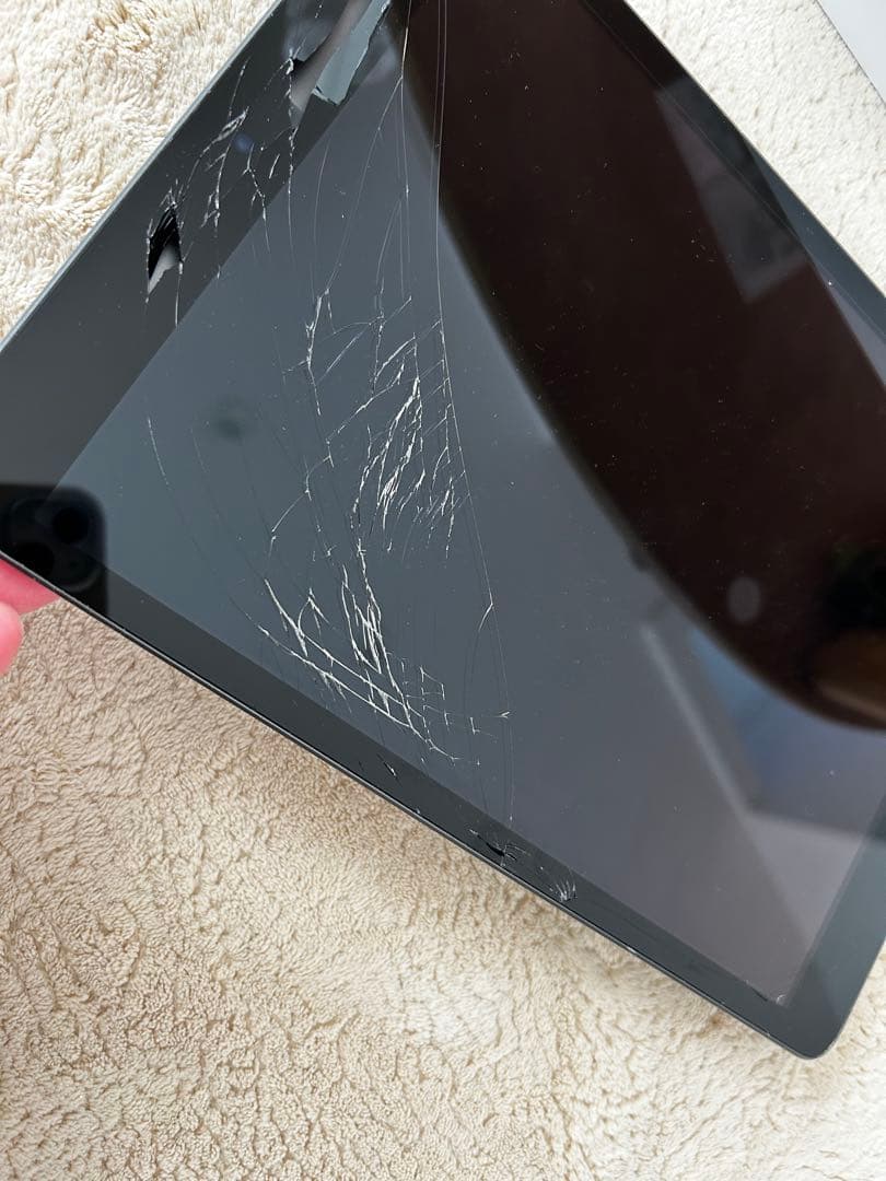 iPad 本体 ひび割れあり 箱付き