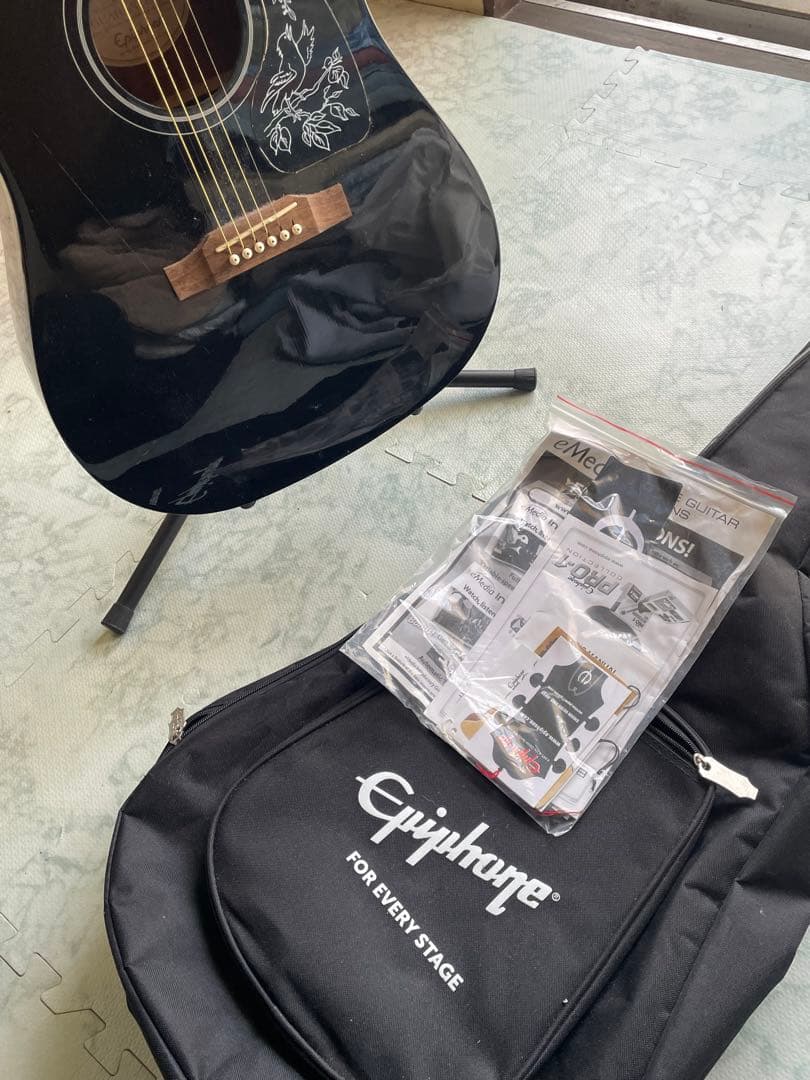 もも！　写真追加！値段変更！ギター　スタンド　ケース付き
