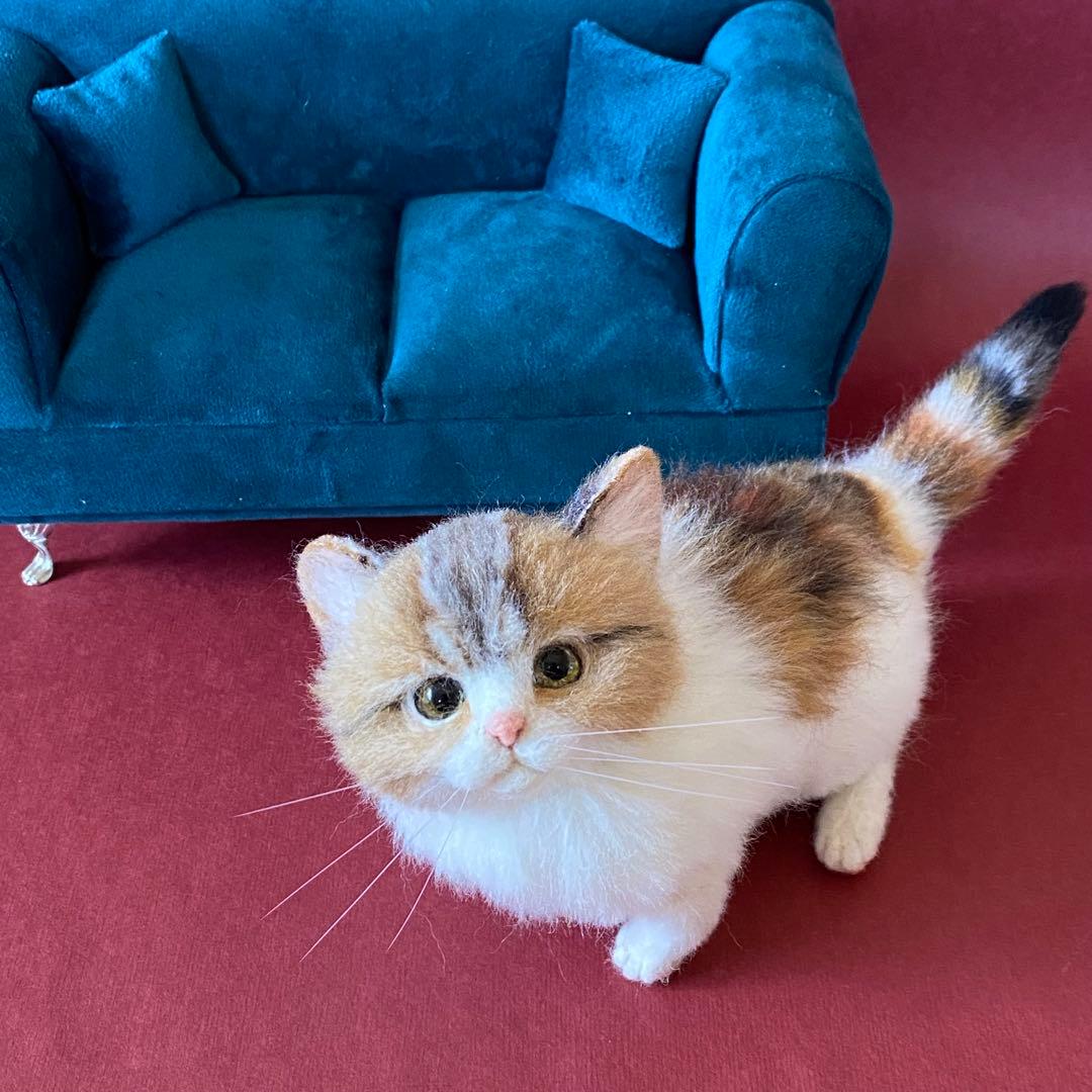 羊毛フェルト猫　全身　リアル可愛い三毛のマンチカン