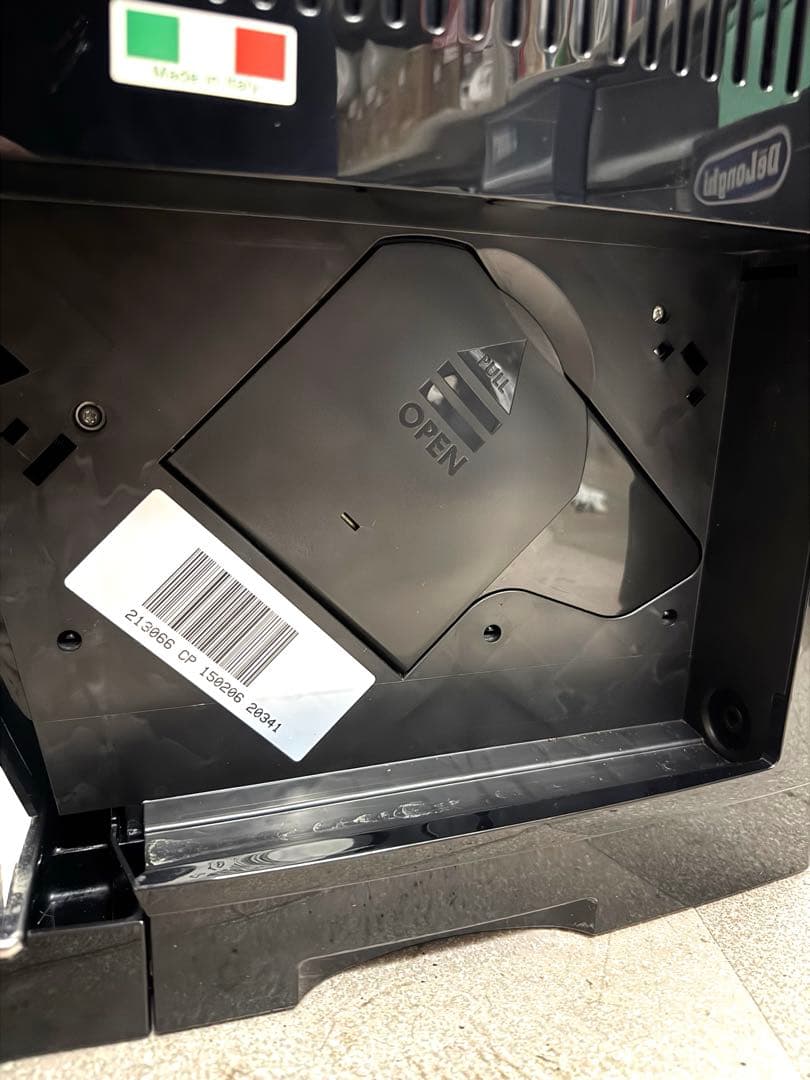 デロンギ全自動エスプレッソマシン ECAM23120B 最終値下げ！早い物勝ち！