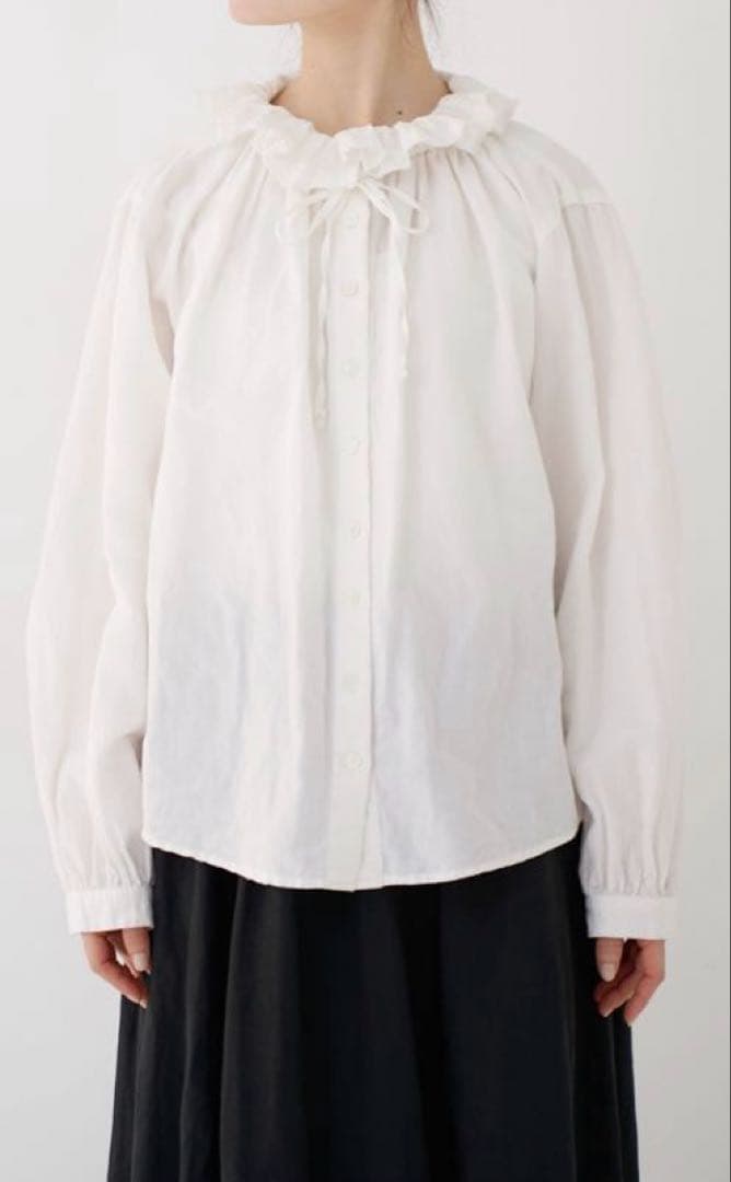 美品 ネストローブコットンリネンダンガリーフリルシャツ
