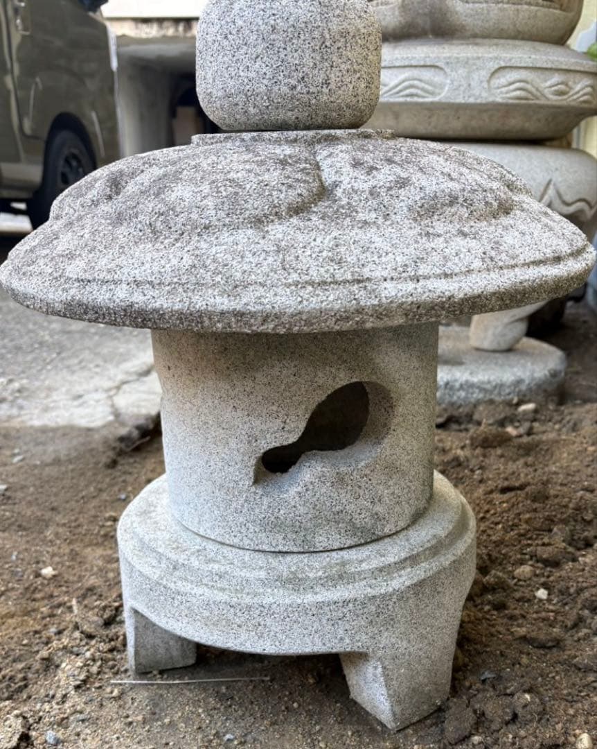 石製灯篭（大、小）・飾り岩（軽石）