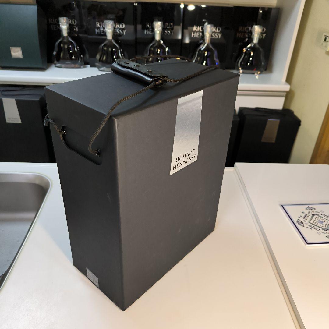 こだ 正規品のヘネシー リシャール、未開封、専用箱、外箱 、カード付き