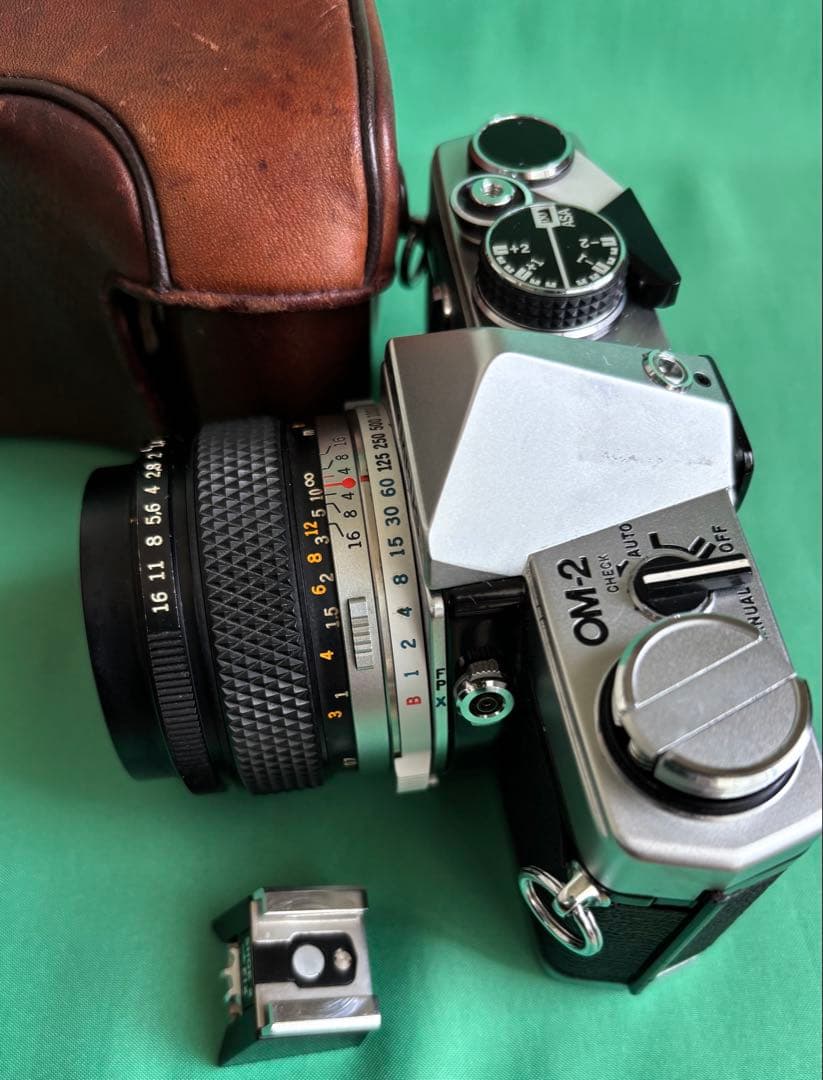 ★ OLYMPUS OM-2 (革ケース付)+ ★ 標準レンズ 50mm