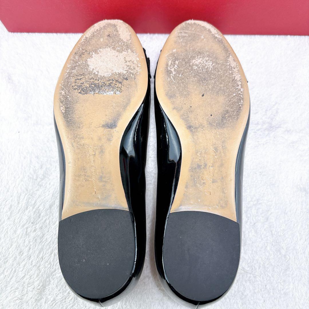 ✨Ferragamo フラットシューズ ヴァリナ ブラック　エナメル　22.5㎝