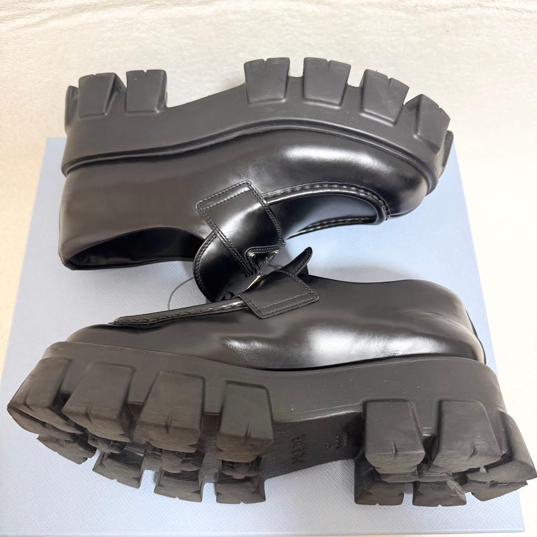 美品 プラダ ローファー モノリス 三角ロゴ ブラッシュドレザー 厚底 25 黒