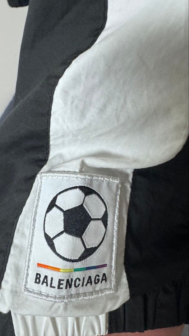 BALENCIAGA サッカーナイロンウィンドブレーカー