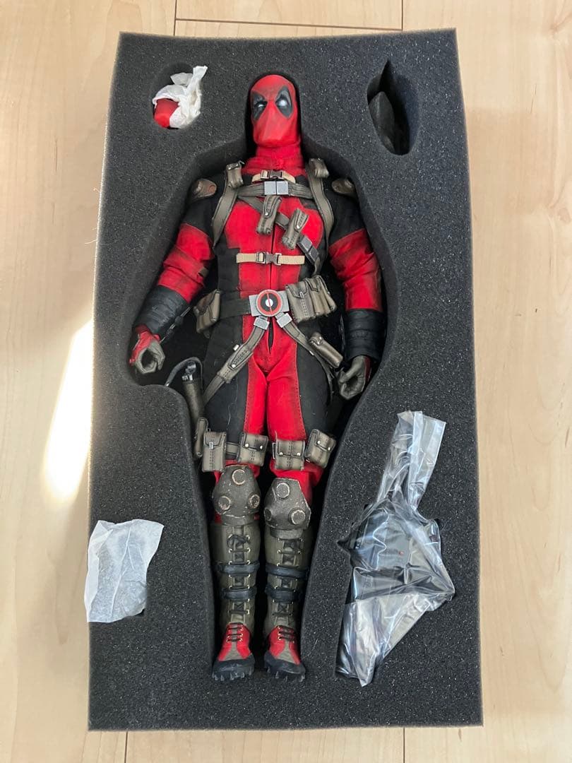 マーベル・コミック　サイドショウ・シックス・スケール　デッドプール　ホットトイズ