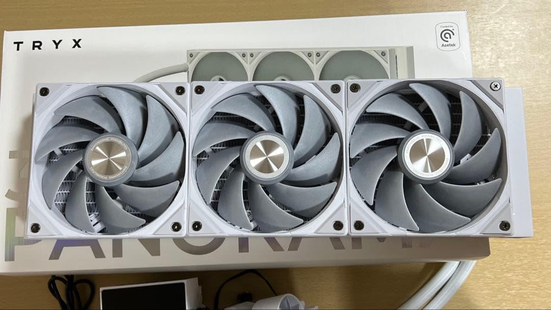 TRYX Panorama 360 ホワイト 6.5インチ AMOLEDクリーン