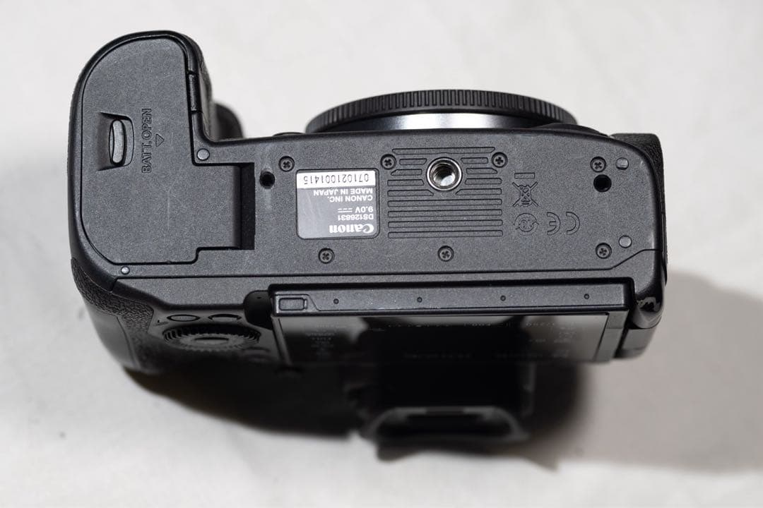 Canon EOS R5 本体　キズあり　バッテリーとチャージャーなし