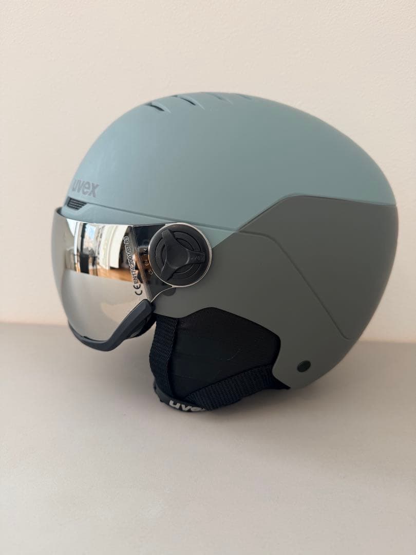 美品！uvex バイザー付ヘルメット グレイシャー/ライノーマット 54-58