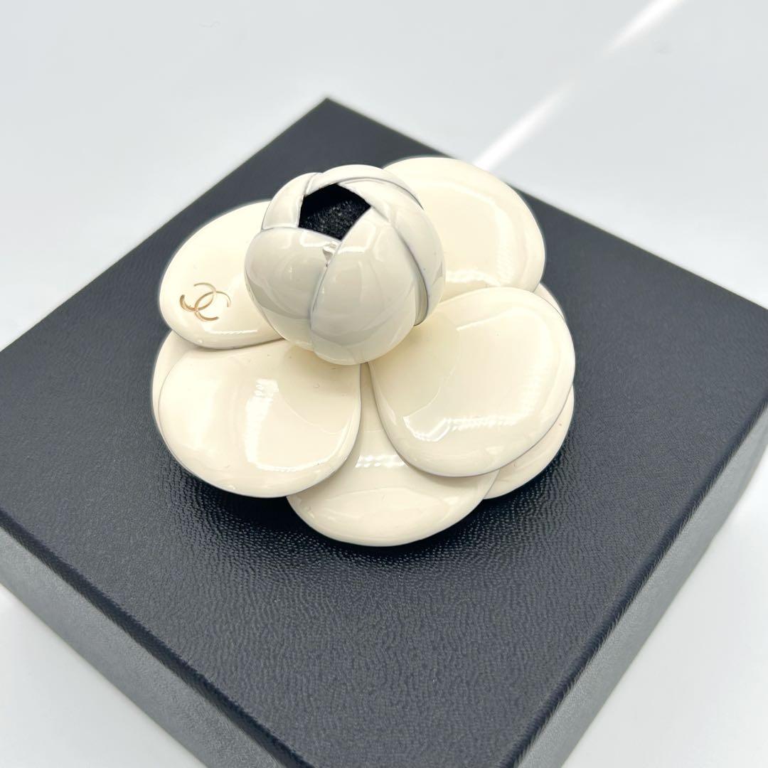 【超希少】シャネル ブローチ カメリア 02P メタル アイボリー ココマーク