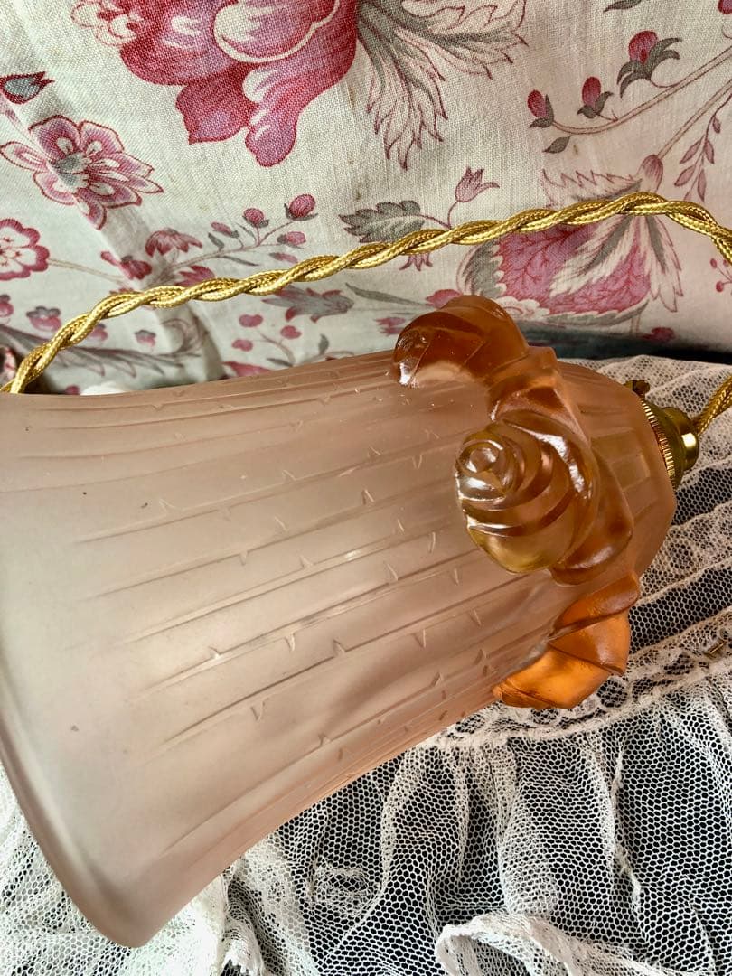 フランス仕入れ　ピンクシェード. コード込み