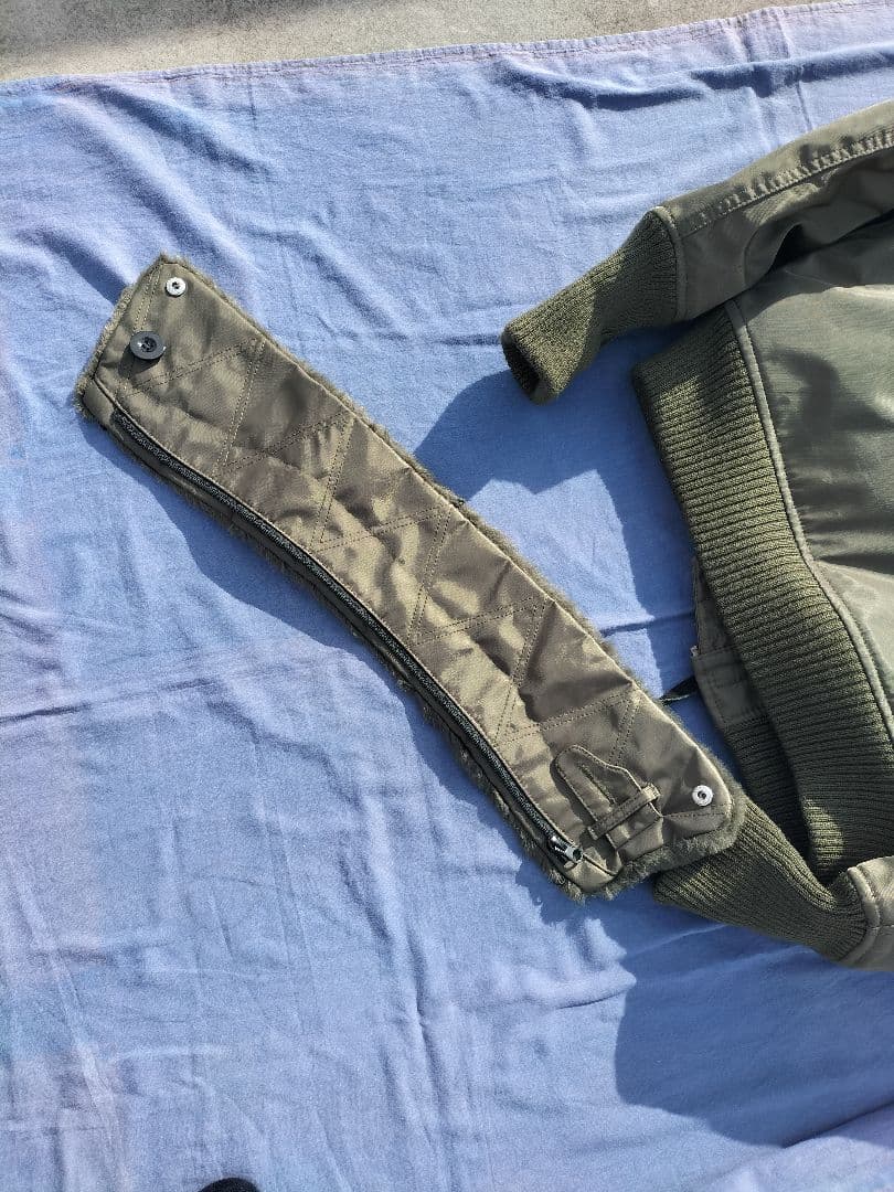 CLAY SMITH ウインタージャケットカーキ　Ｌサイズ　新品未使用